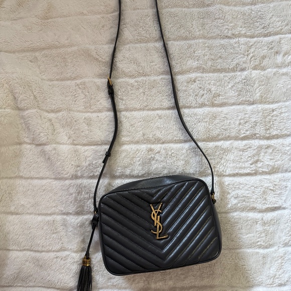 YSL Yves Saint Laurent Lou Camera Bag In Quilted Leather w/Tassel, in gray with - Picture 4 of 9